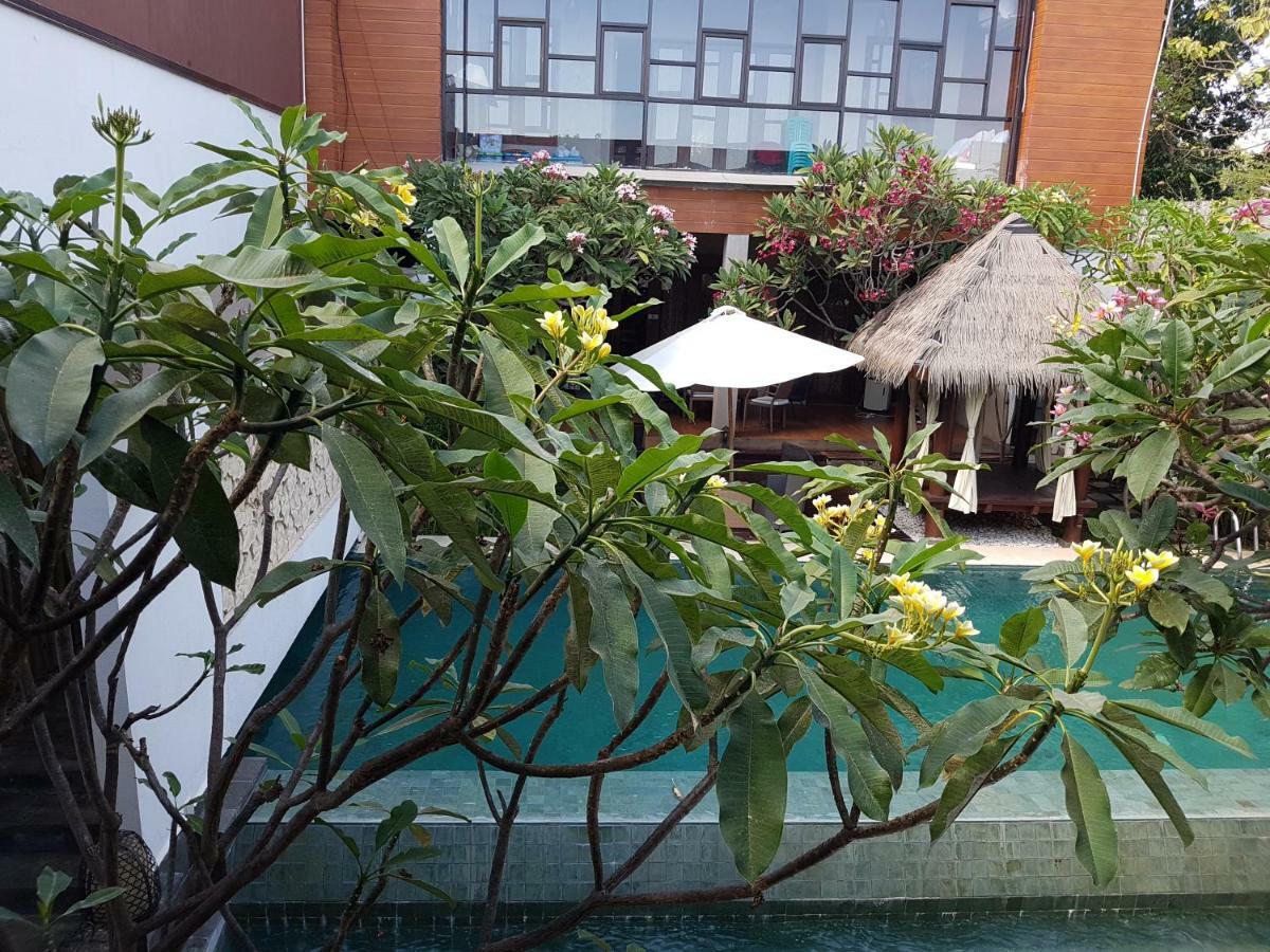Narisha Guesthouse Kupang  Exterior photo
